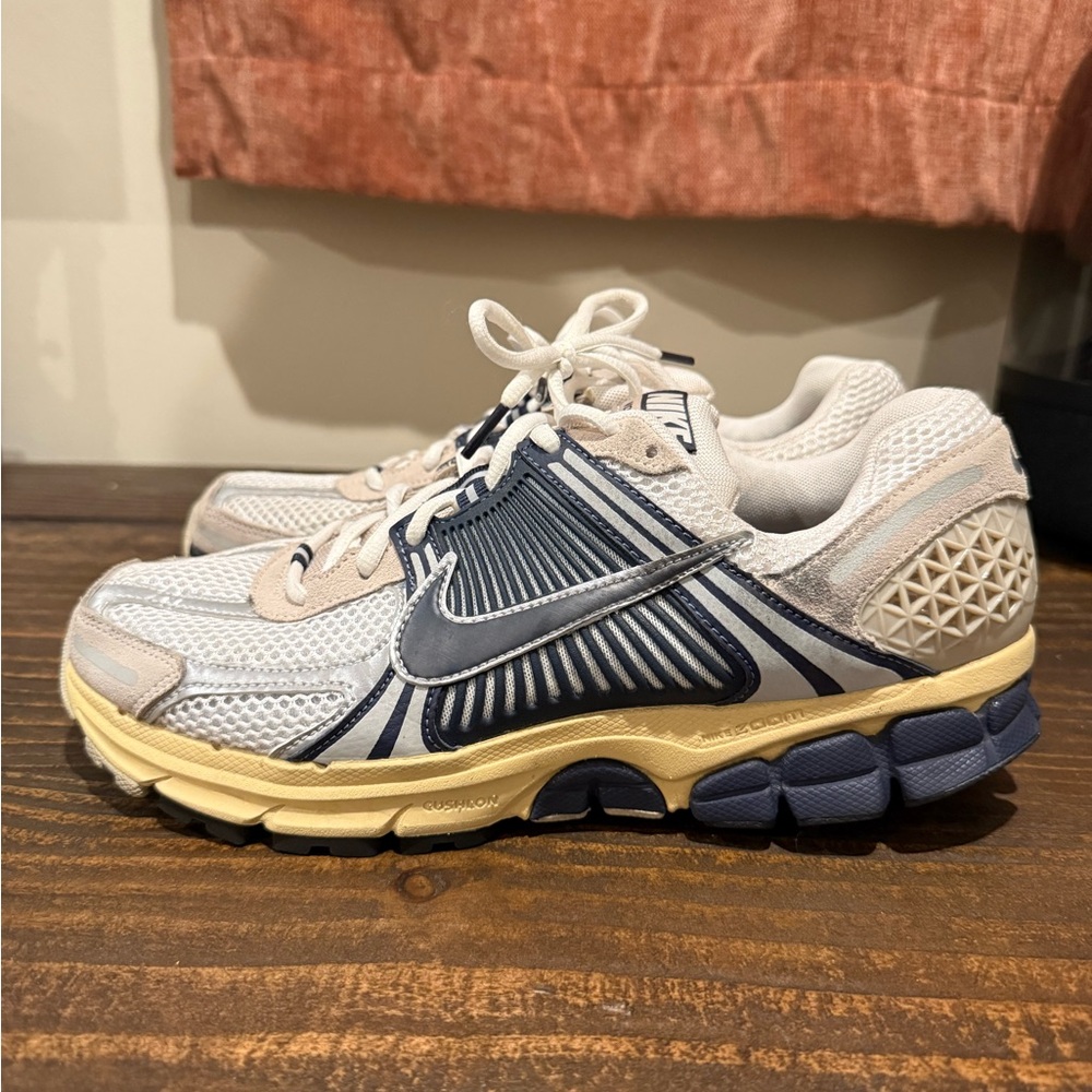 ***SOLD***Nike Vomero 5 size 10
